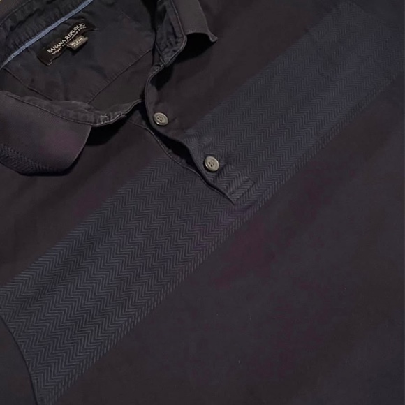 Banana Republic Short Sleeve Golf Polo Shirt. Medium. Navy. - Picture 2 of 3